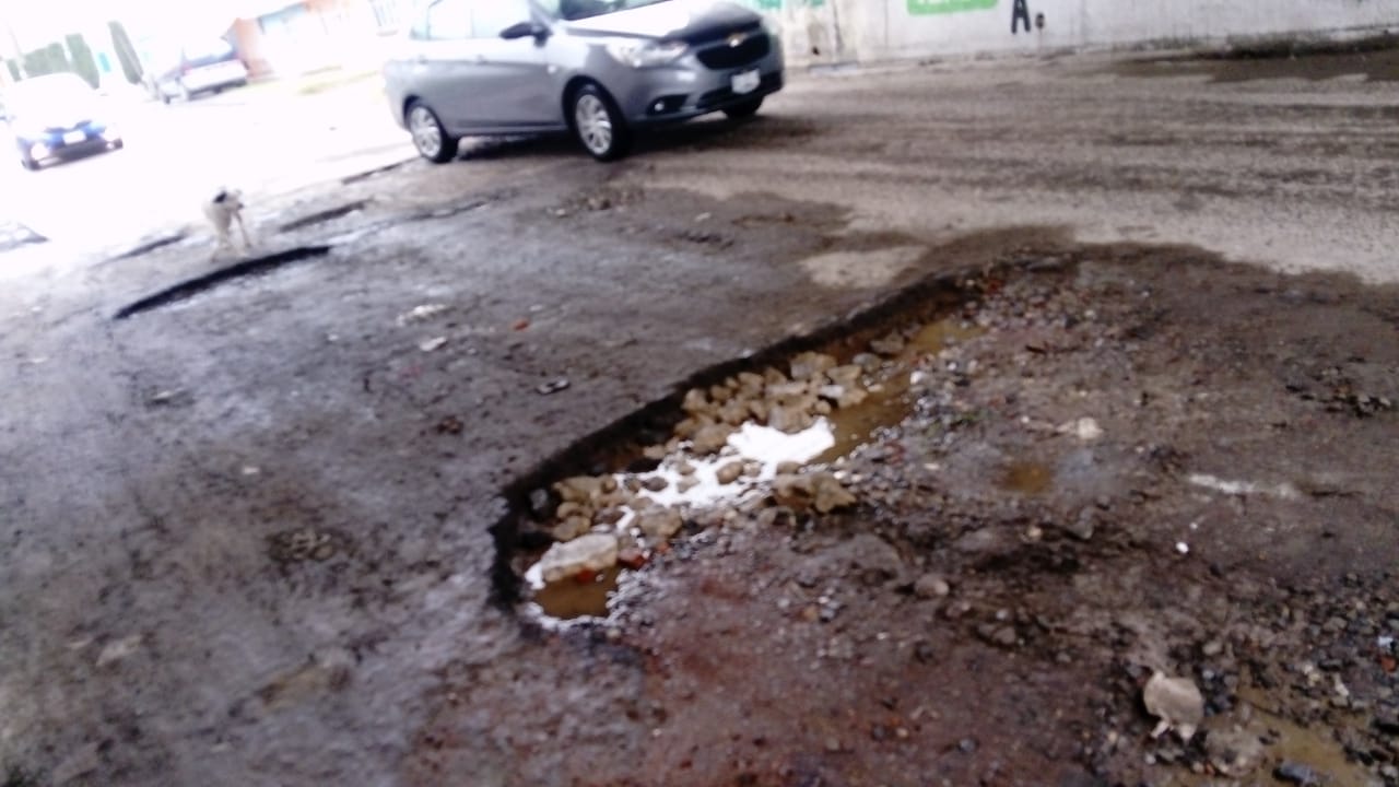 Urgen bacheo y alumbrado público vecinos de Texmelucan