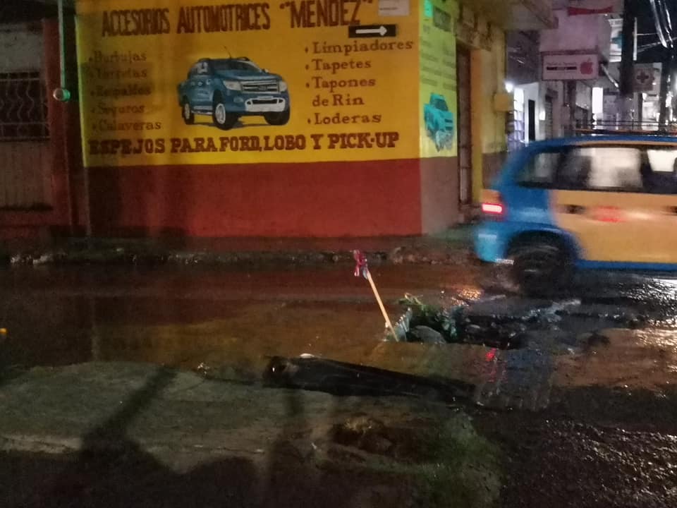 Denuncian mega bache en pleno centro de Izúcar