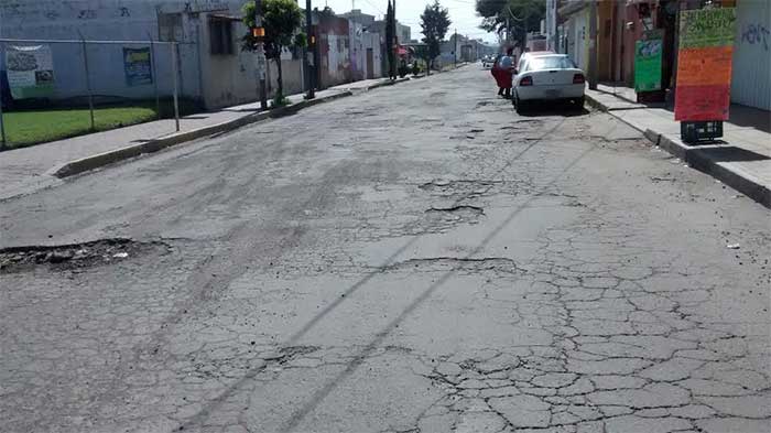 Baches afectan las principales calles de San Pedro Cholula