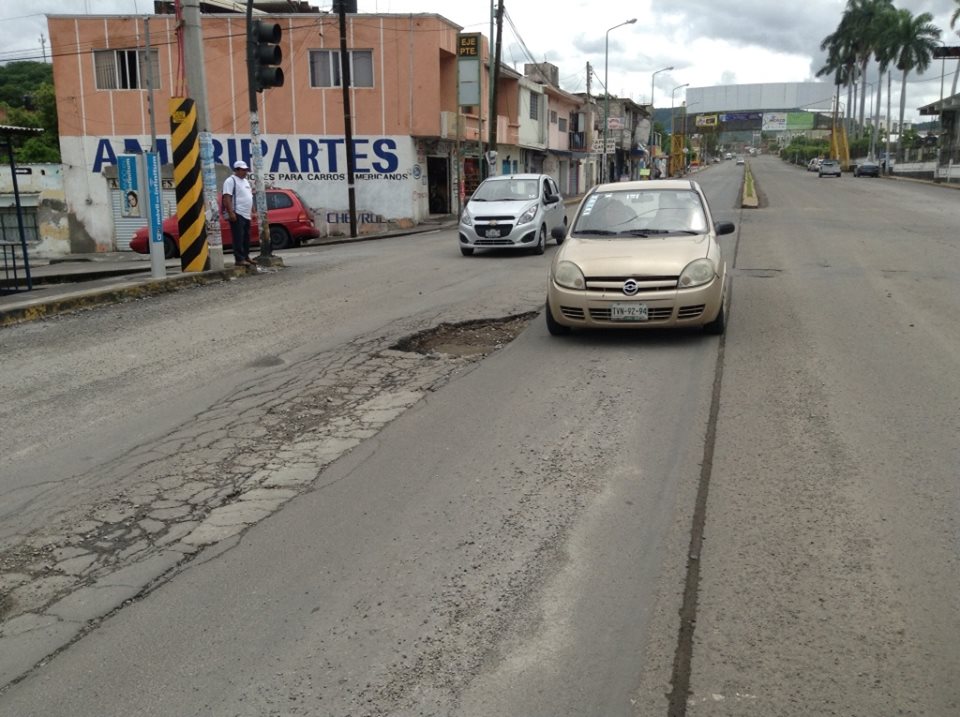 Baches de hasta metro y medio inundan vialidades de Izúcar de Matamoros