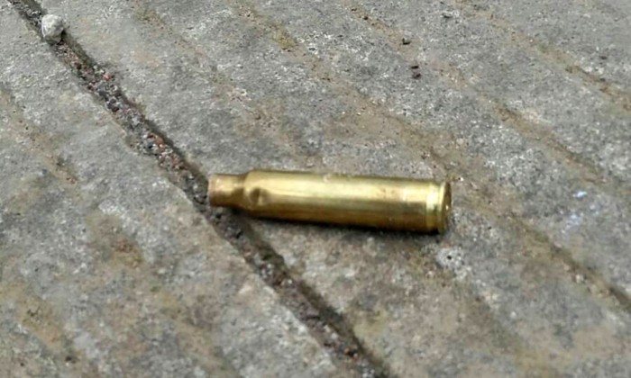 Al interior de una casa, balean a dos y acuchillan a otro en Izúcar