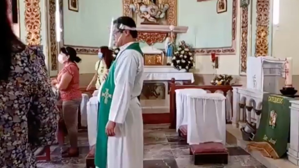 VIDEO Ejecución afuera de una iglesia interrumpe misa en Guerrero