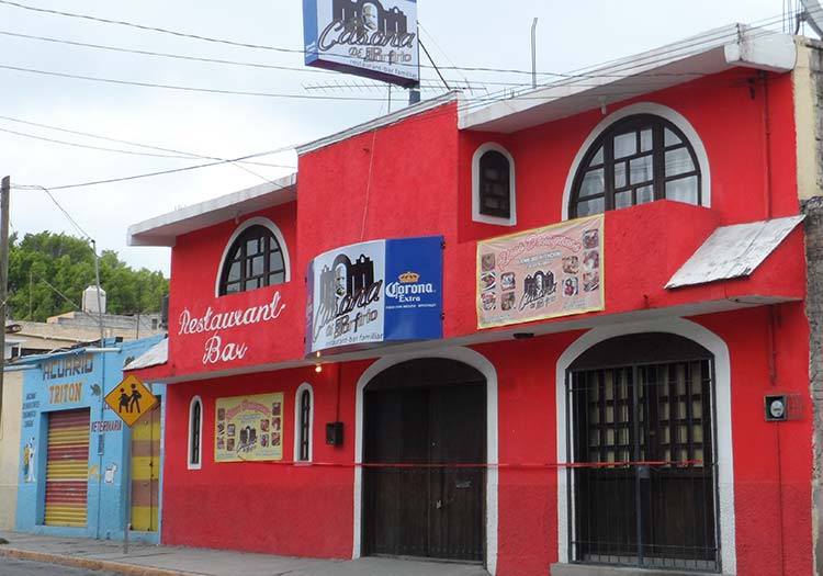 Un policía herido y una patrulla robada deja enfrentamiento en bar de Tehuacán