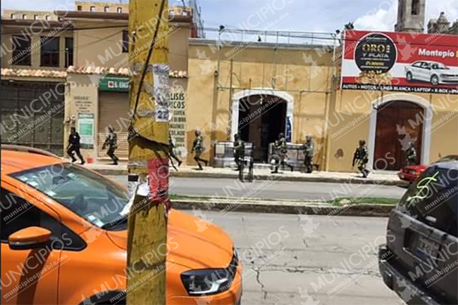 GALERÍA Balacera entre Guardia Nacional y huachigaseros en centro de Tepeaca