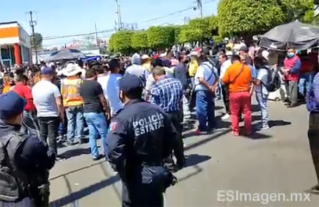 VIDEO Balacera frente al mercado Hidalgo deja al menos 4 heridos
