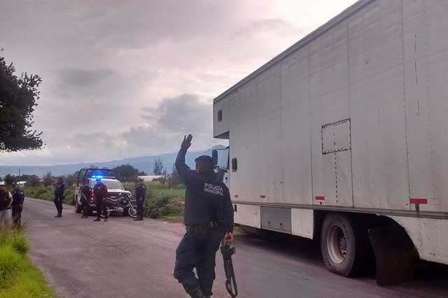 Tras balacera, policías de El Verde recuperan camión robado