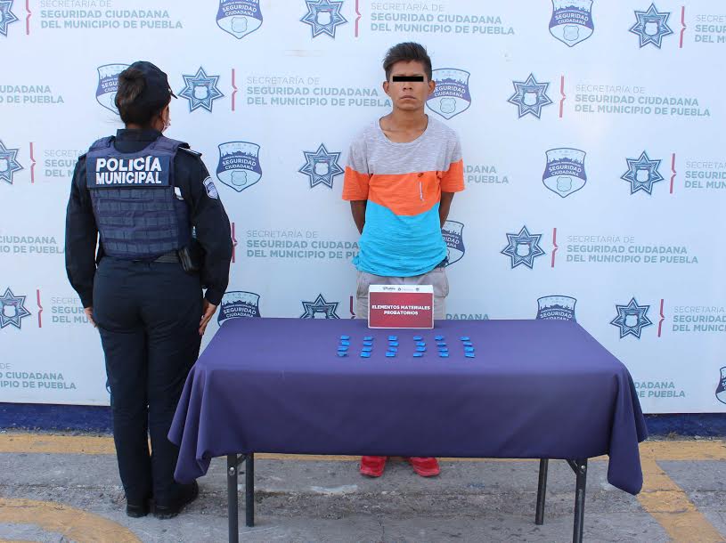 Cae por miccionar en Balcones del Sur y le encuentran cristal