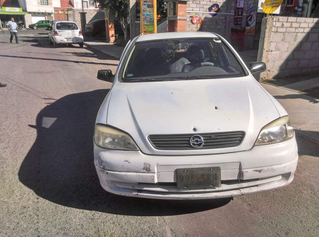 Los balean para asaltarlos, pero huyen de reversa
