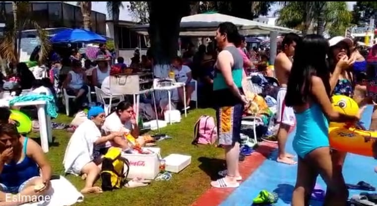 Poblanos abarrotan balnearios de San Andrés y San Pedro Cholula