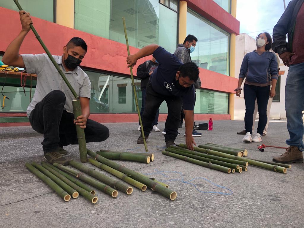 Invita Secretaría de Trabajo de Puebla taller para fabricar muebles con bambú