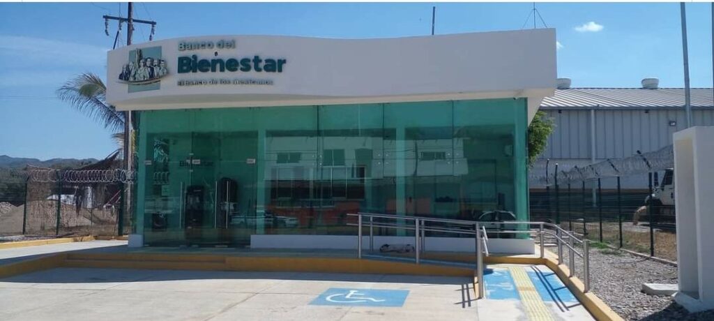 Denuncian maltrato a discapacitados en Banco de Bienestar en Acatlán