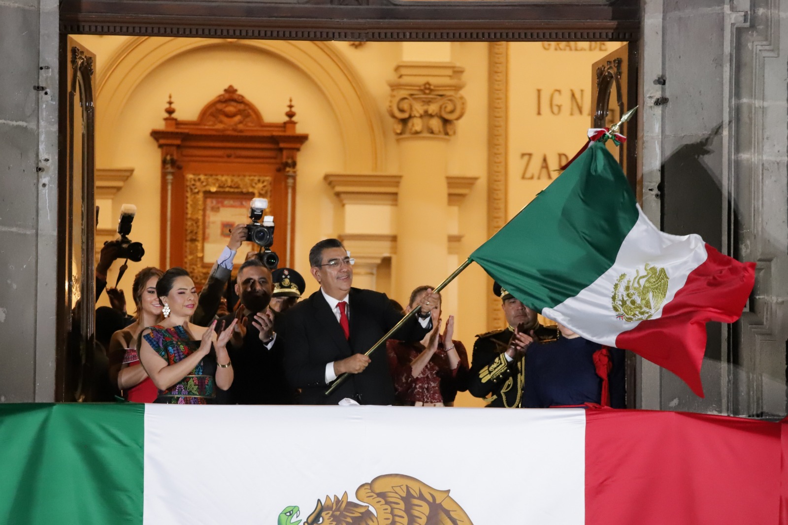 En familia, Puebla celebra 214 Aniversario del Grito de Independencia