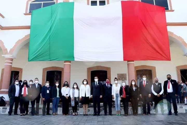 Celebran con bandera italiana y no mexicana en la Sierra Norte