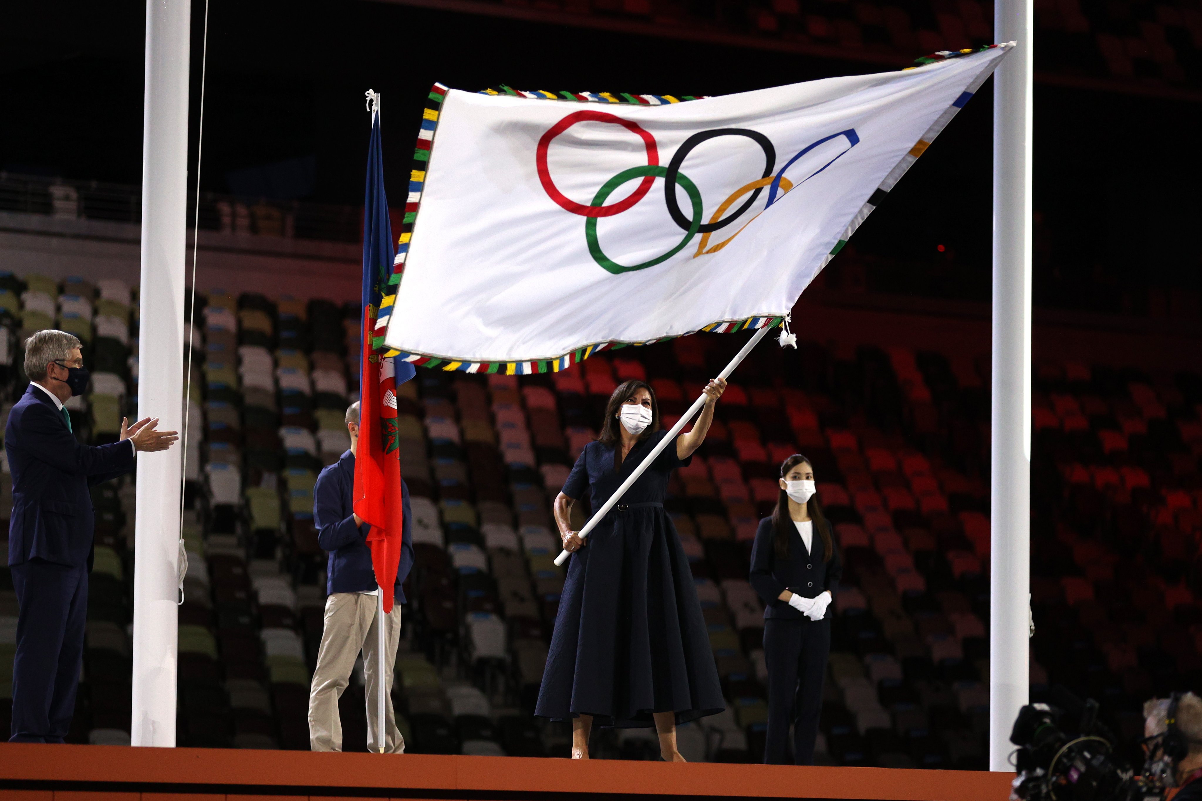 La bandera olímpica ya está en Francia