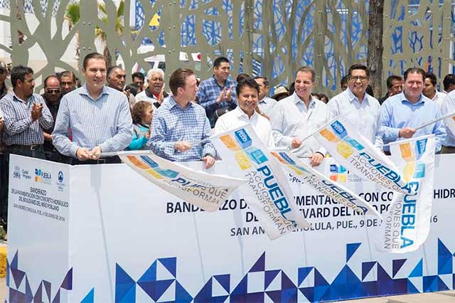 Dan banderazo a pavimentación del bulevar del Niño Poblano