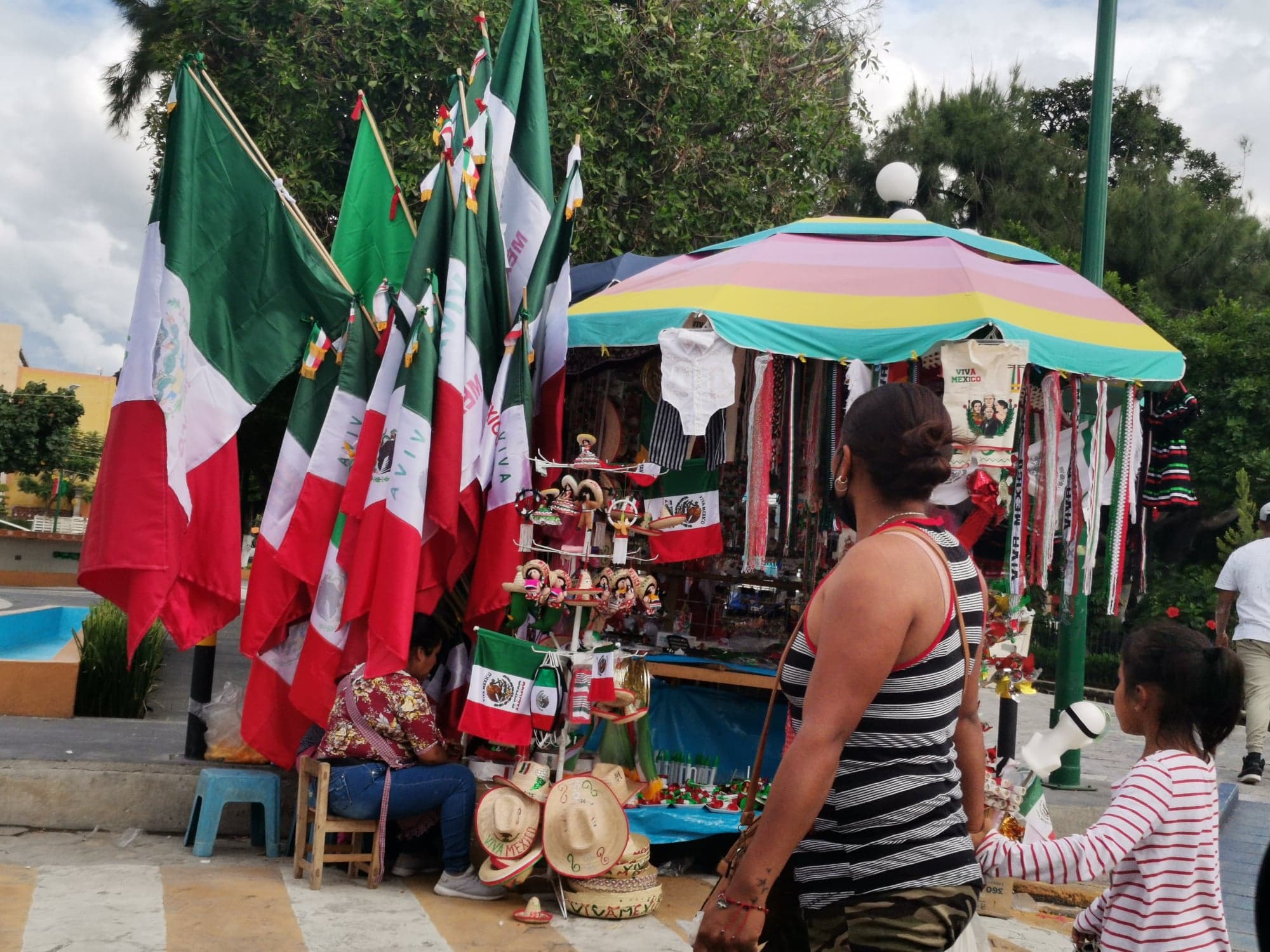 Artículos de fiestas patrias, sin gran venta entre comerciantes de Izúcar