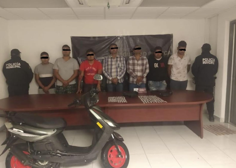 Caen 7 sujetos con arma de fuego, moto robada y droga en Texmelucan