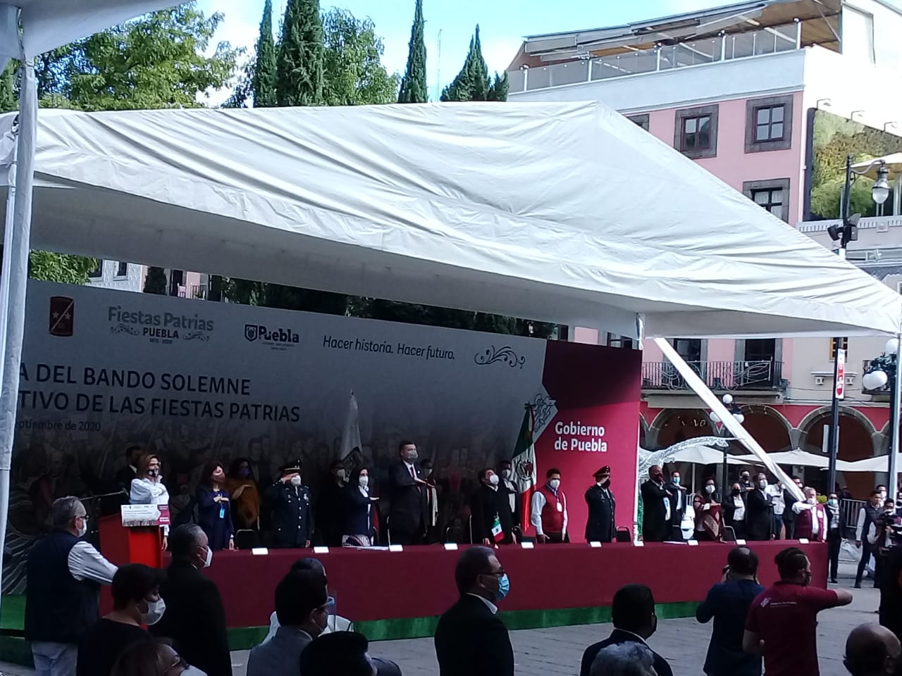 Arrancan Barbosa y Rivera festejos patrios en zócalo de Puebla