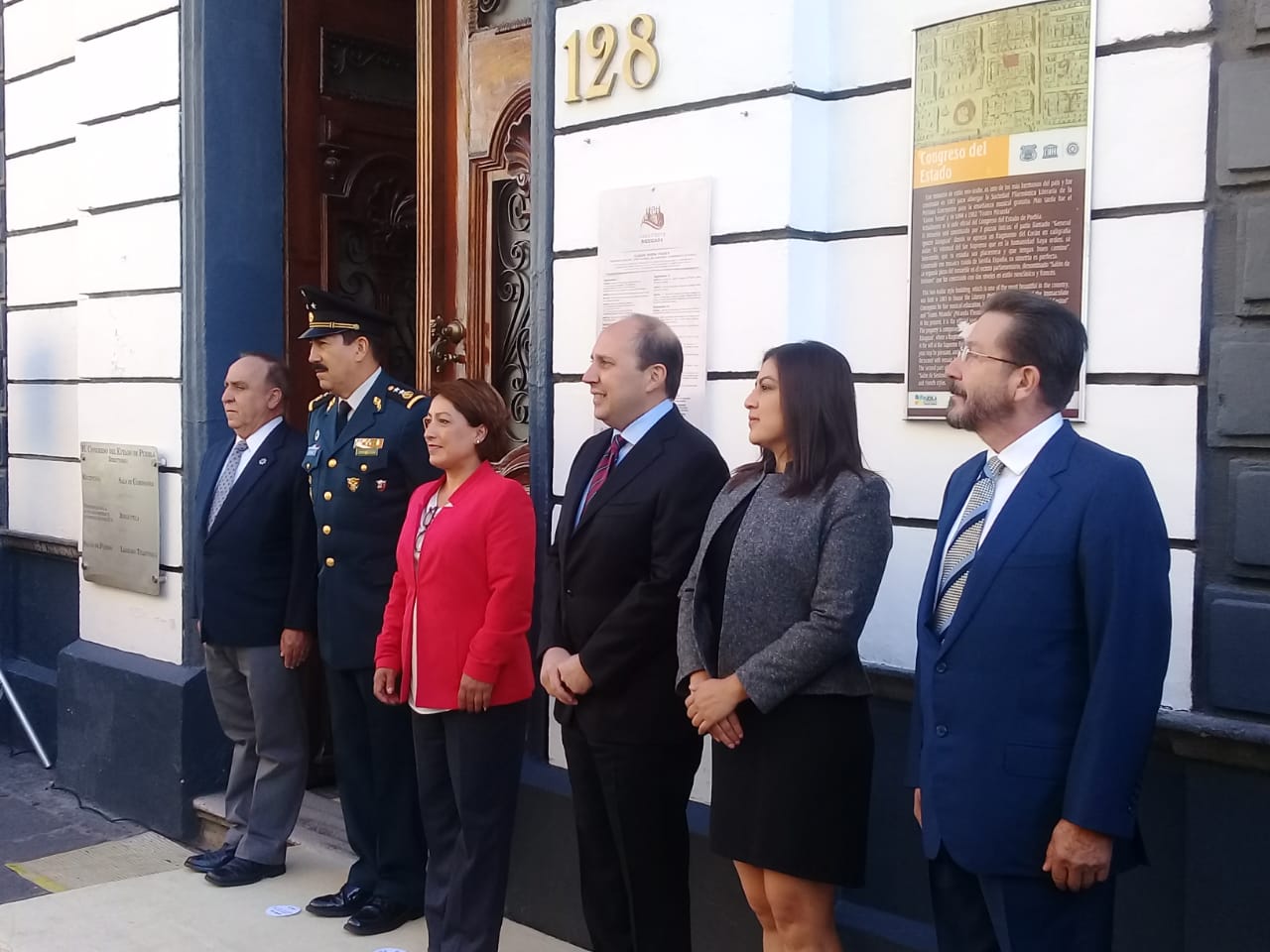 Autoridades colocan bandos solemnes en tres poderes públicos