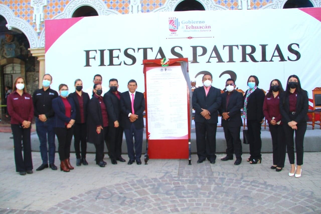 Tehuacán y Ajalpan inician festividades patrias con la fijación del Bando Solemne 