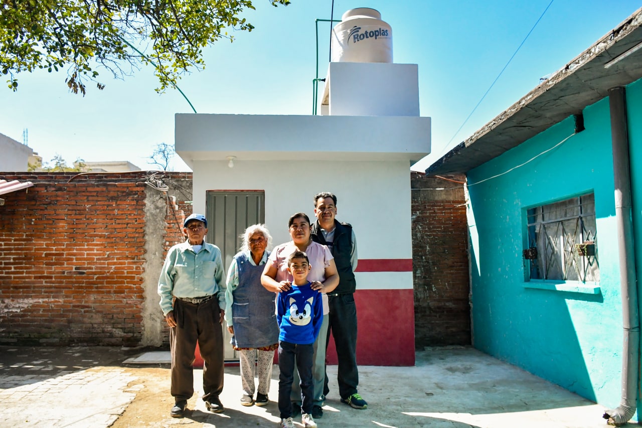 Benefician familias de Coronango con el programa Dignificando Hogares