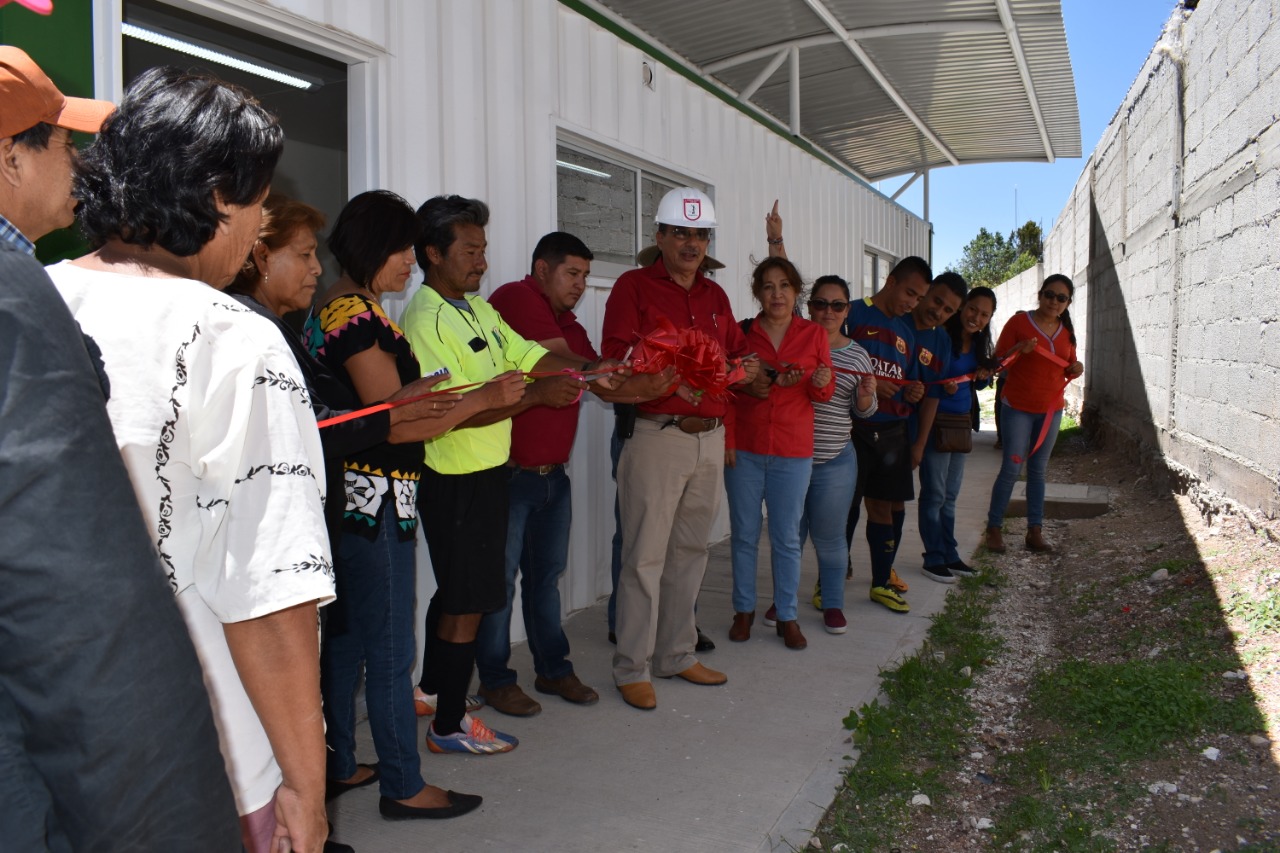 Inauguran sanitarios en Deportivo de Ixcaquixtla