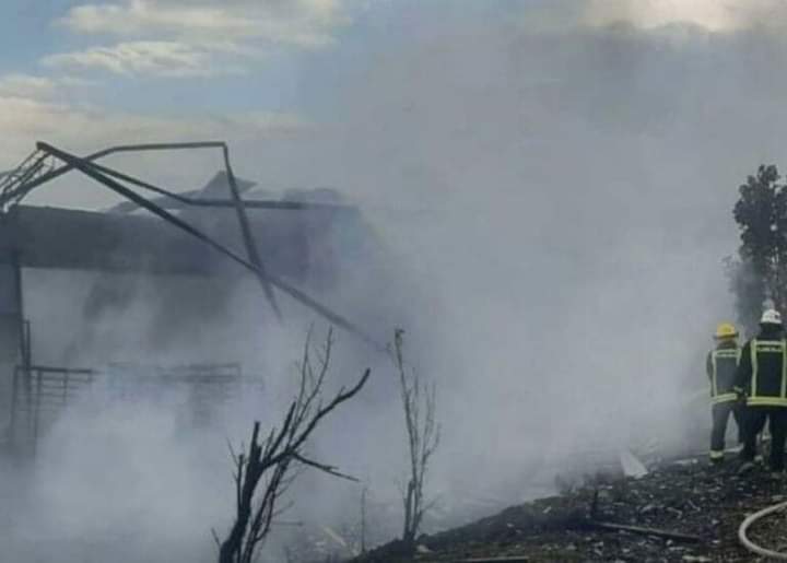 Explosión de bomba molotov alerta a vecinos en Yehualtepec