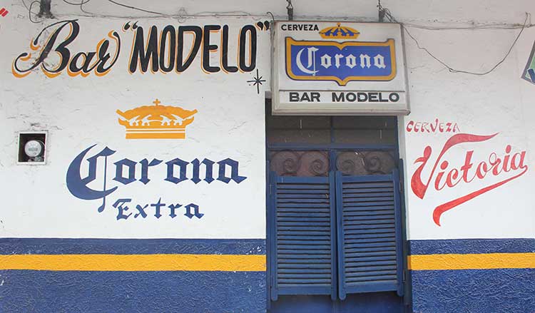 Detectan en Zacapoaxtla bares que venden bebidas a menores de edad