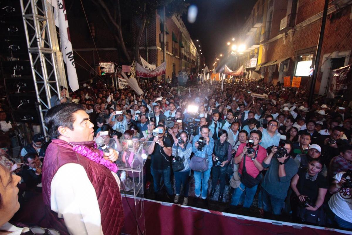 Multitudinario cierre de precampaña de Barbosa