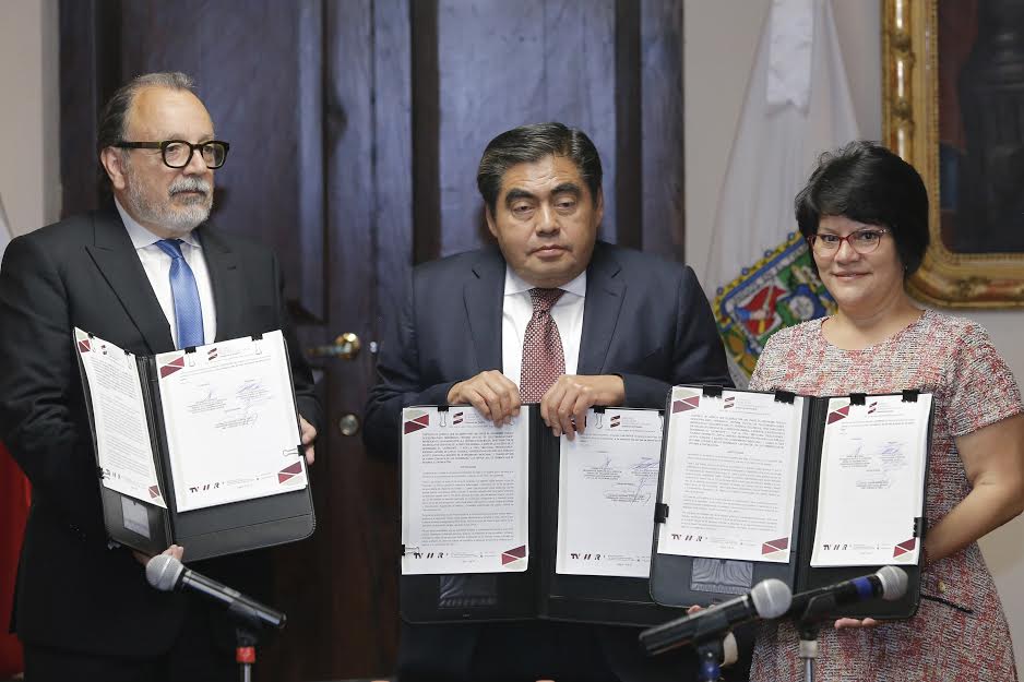 Puebla firma convenio con Mexicanal para beneficio de migrantes