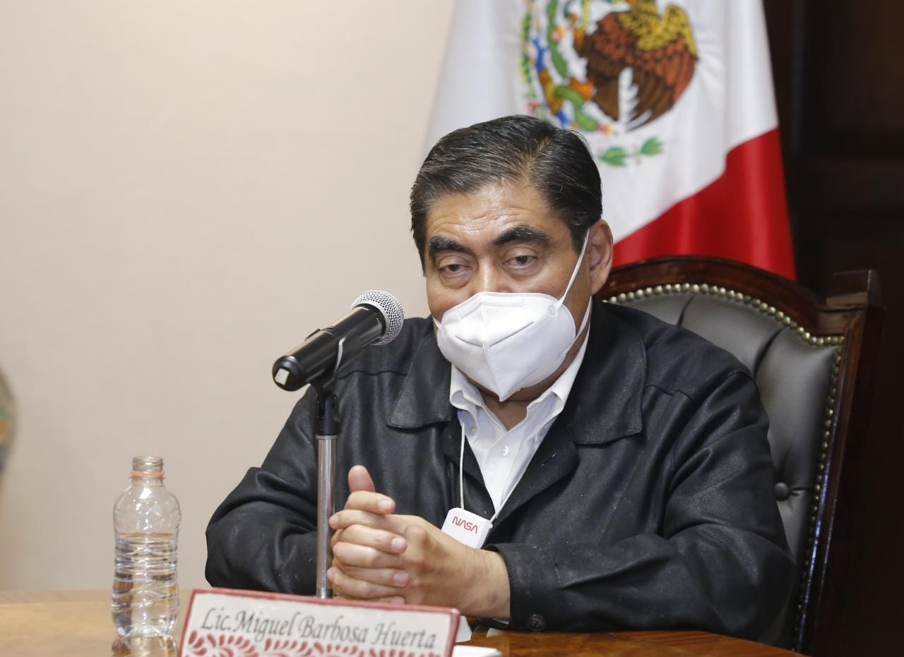Pide Barbosa a IEE un debate público entre candidatos a alcaldía de Puebla