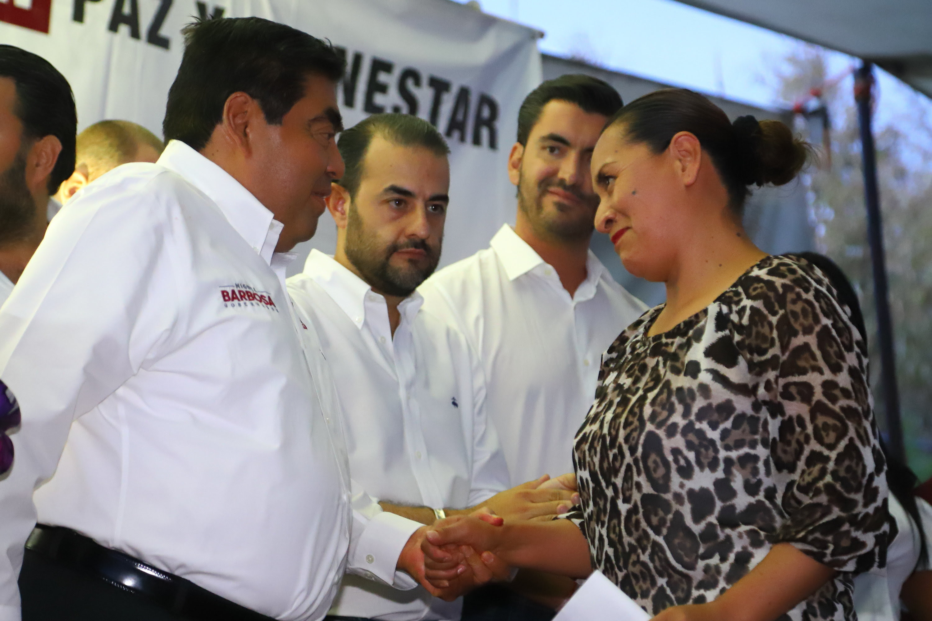 Proteger y reactivar a microempresarios, ofrece Barbosa