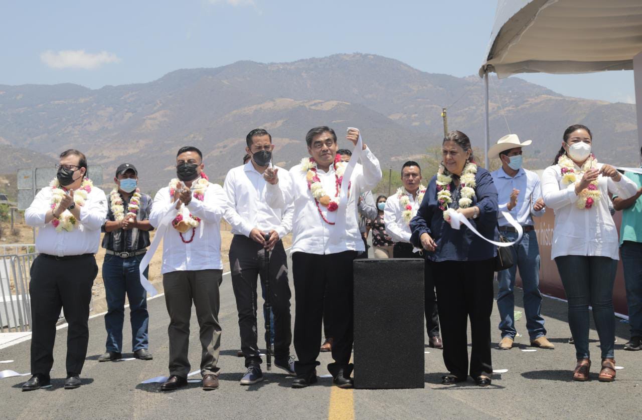 Inaugura Barbosa rehabilitación de carretera Coxcatlán-El Tepeyac