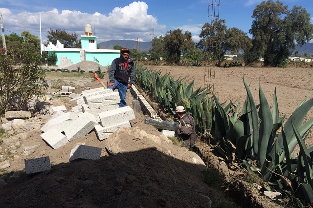 Mejoran calles en Palmar de Bravo con apoyo de cementera