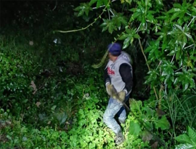 VIDEO Se va a barranca vehículo en bulevar Hermanos Serdán en Puebla