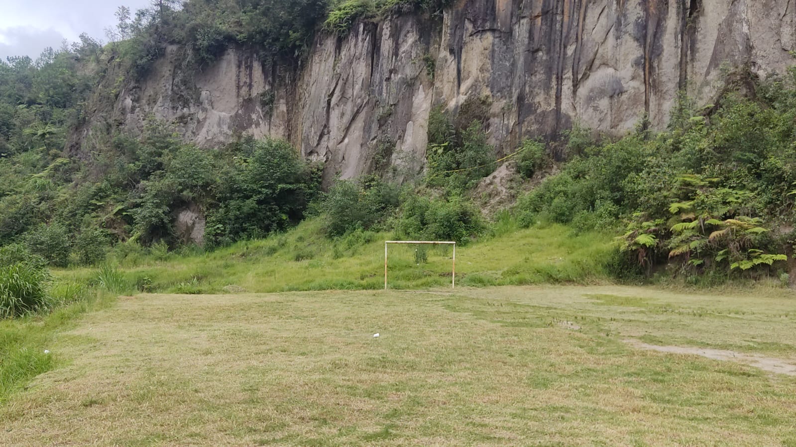 Lo localizan en barranca de Teziutlán sin vida
