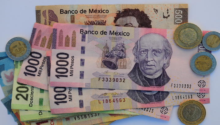 El peso mexicano operó con ganancias