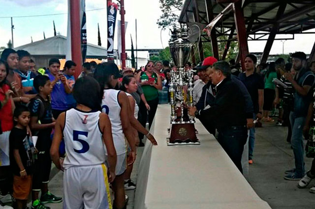 Basquetbolistas de Atlixco ganan segundo lugar en torneo nacional
