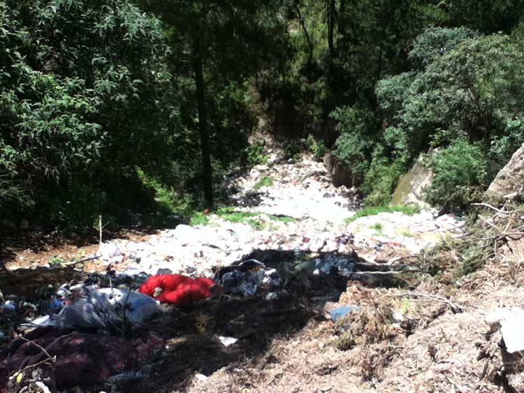 Convierten barrancas de Tlahuapan en basureros a cielo abierto