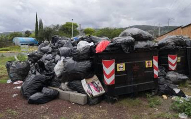 Denuncian acumulación de basura en Hospital General de Tehuacán