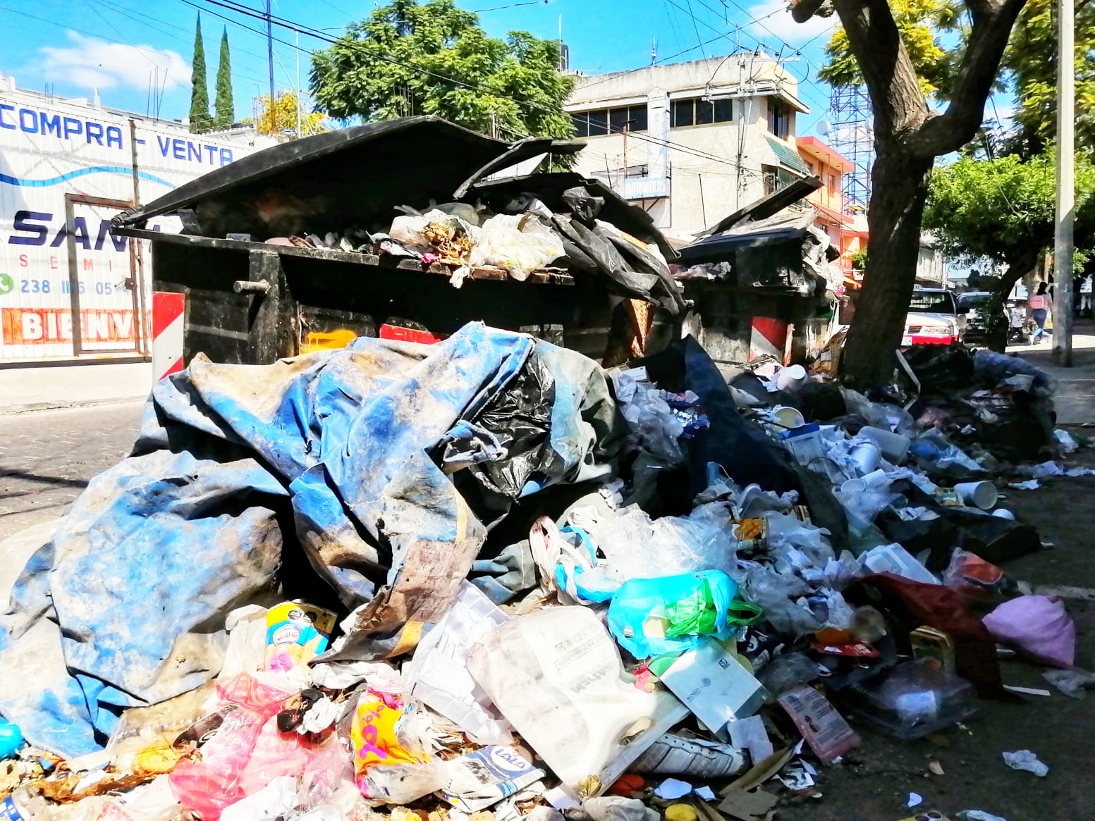 Siguen sin recolectar basura en colonias de Atlixco