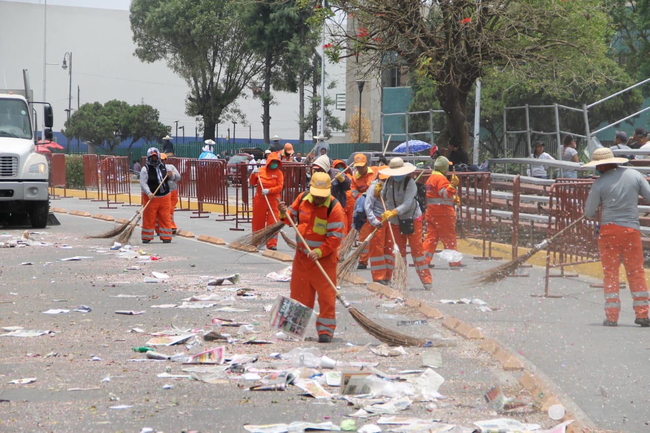 Recolectan 36 toneladas de basura durante el desfile del 5 de mayo