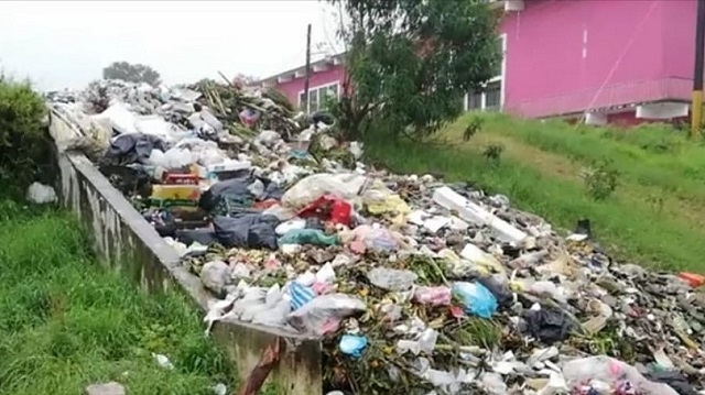 Siguen 225 toneladas de basura en recinto ferial de Huauchinango