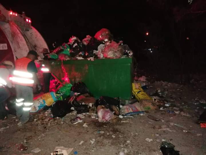 A pesar de clausurarlo, vecinos de Coapan tiran basura en el relleno sanitario