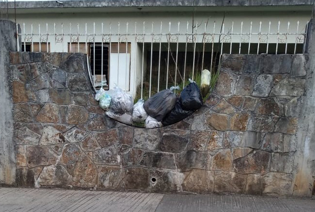 Juan Galindo se llena de basura en las calles en plena contingencia