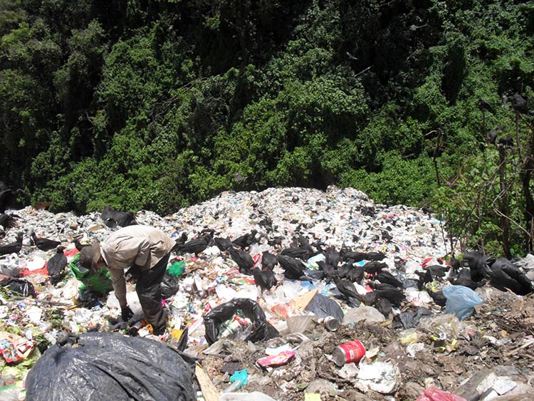 Continúa abierto el basurero clandestino ubicado en El Zoquital