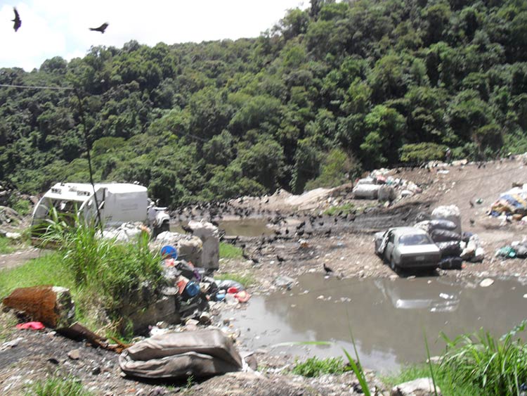 Continúa abierto el basurero clandestino ubicado en El Zoquital