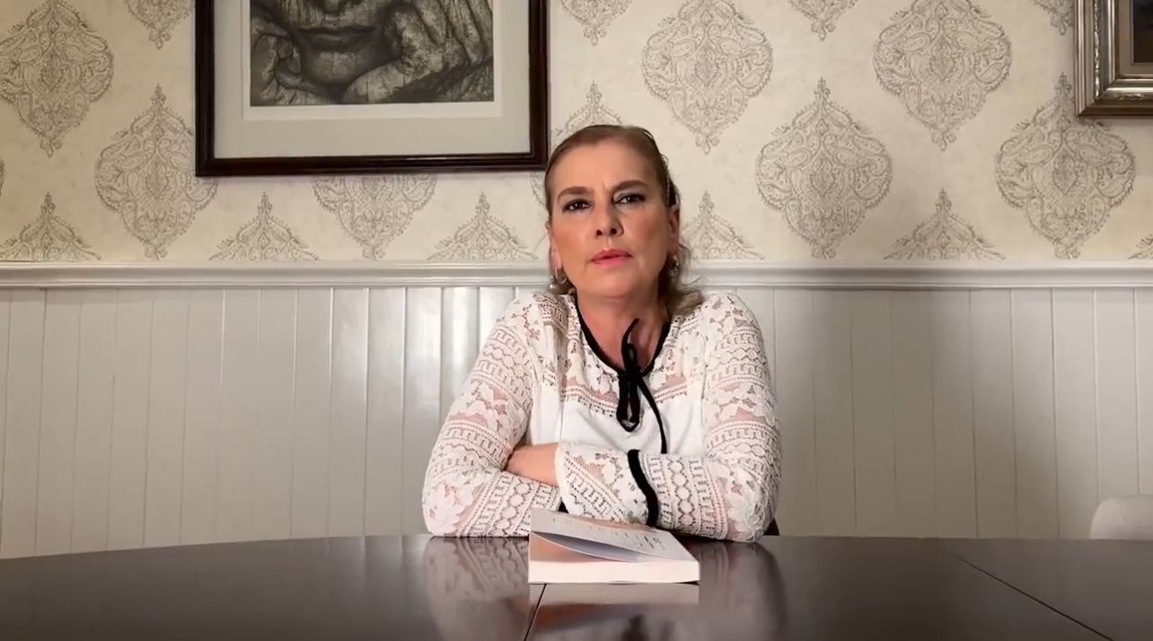 Él se va y yo continúo: Beatriz Gutiérrez