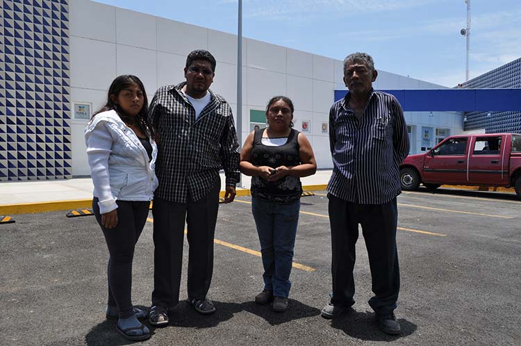 Denuncian posible negligencia en hospital de Acatlán; Salud anuncia investigación