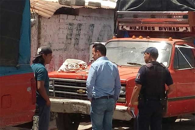 Encuentran a bebé muerta sobre camioneta en Serdán